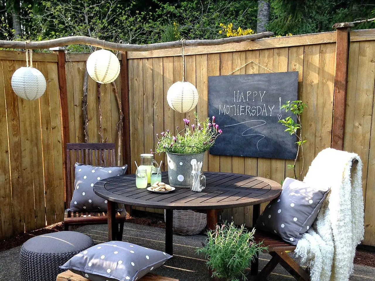 Space-Constrained Residents' Hidden Advantage: Vertical Plant Holders Transforming Compact Areas...