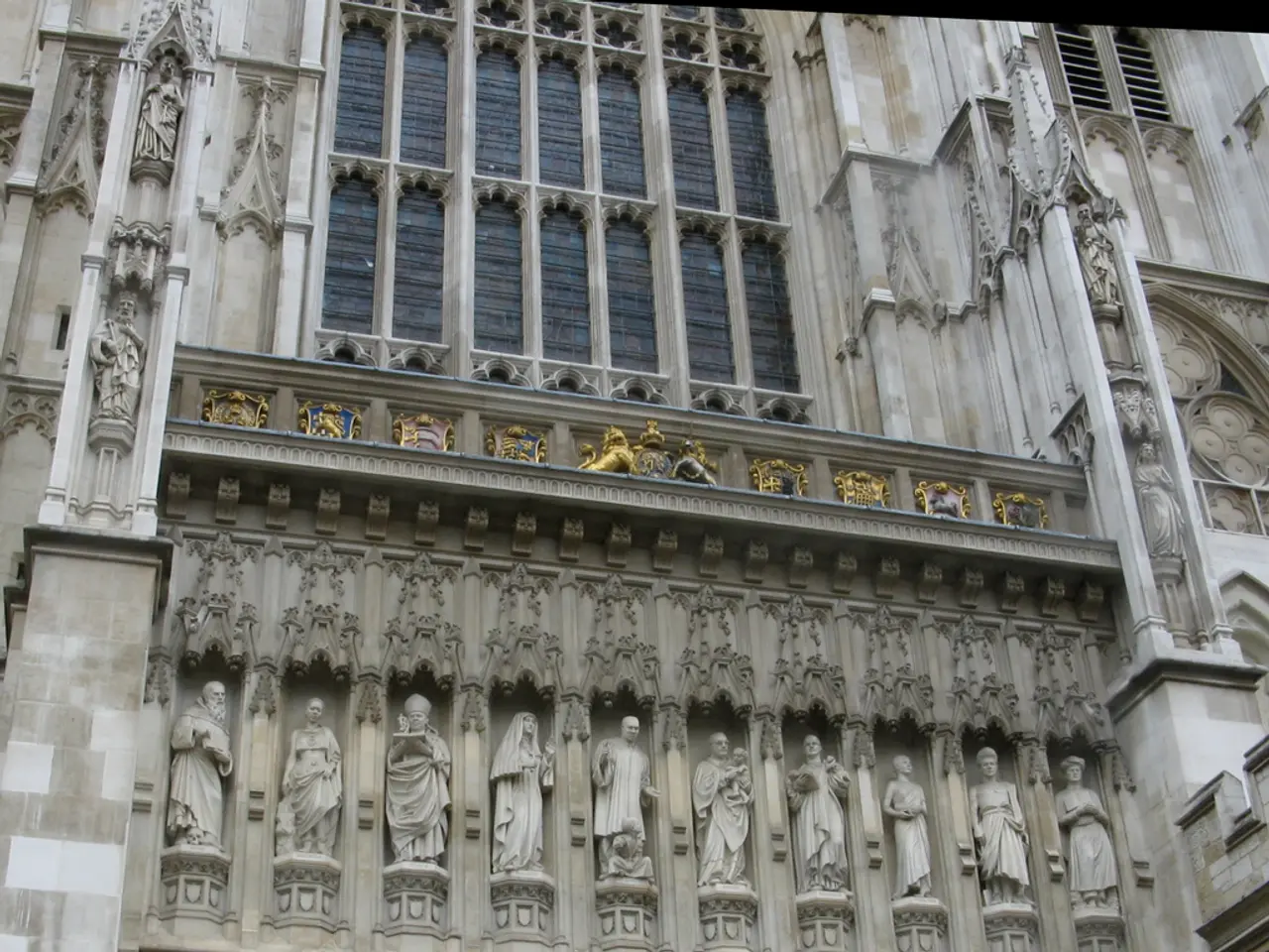 Reminiscing about those stunning Italian shell wall sconces, I've discovered an affordable replica...