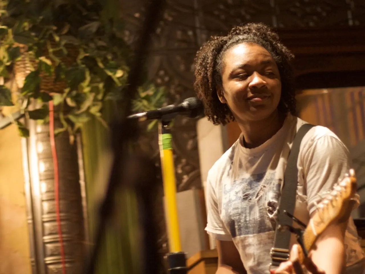 Recording Classical Guitar at Home: A DIY Guide