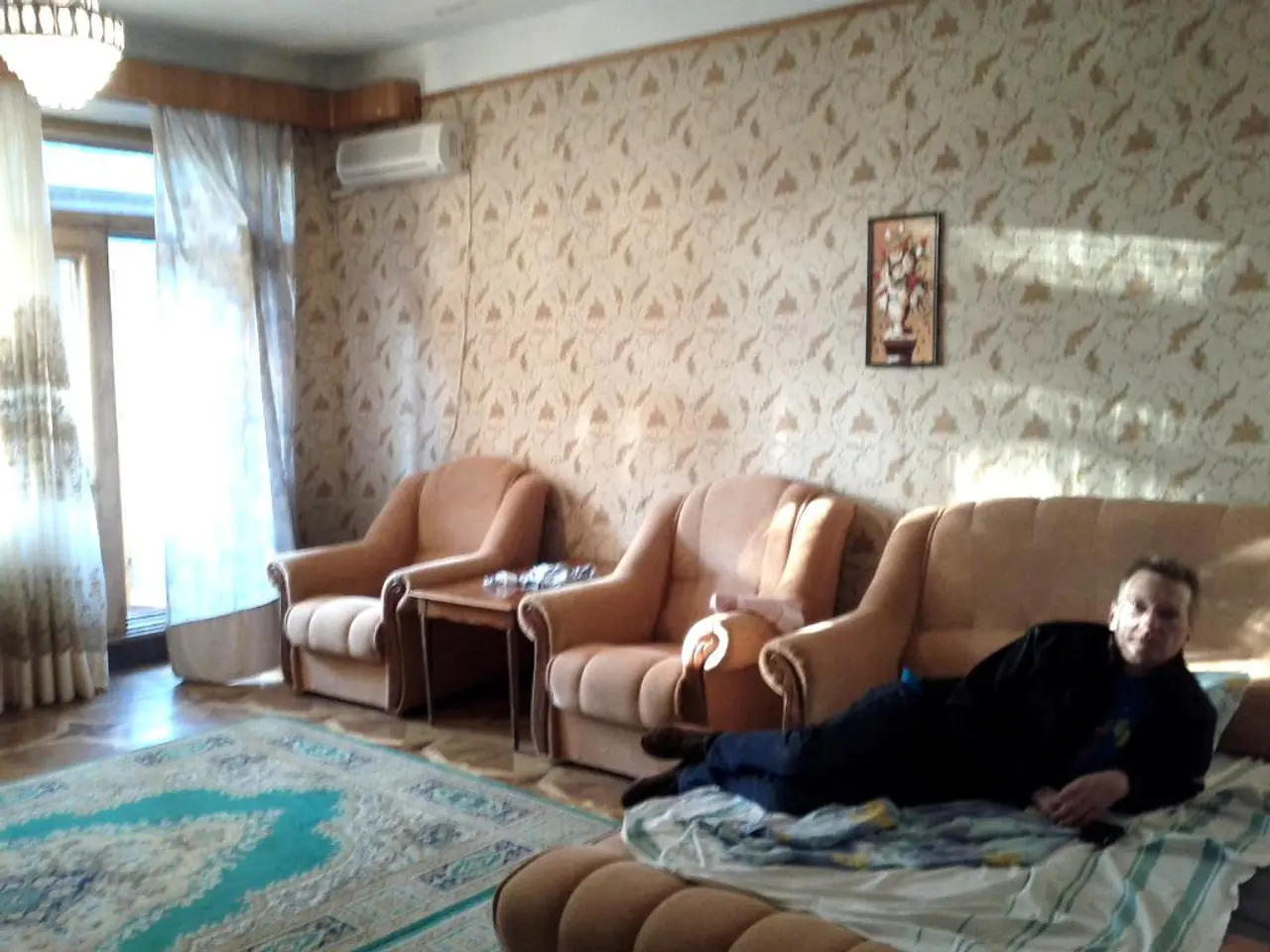 Design experts commonly advise against incorporating these three items in a minimal living space:...