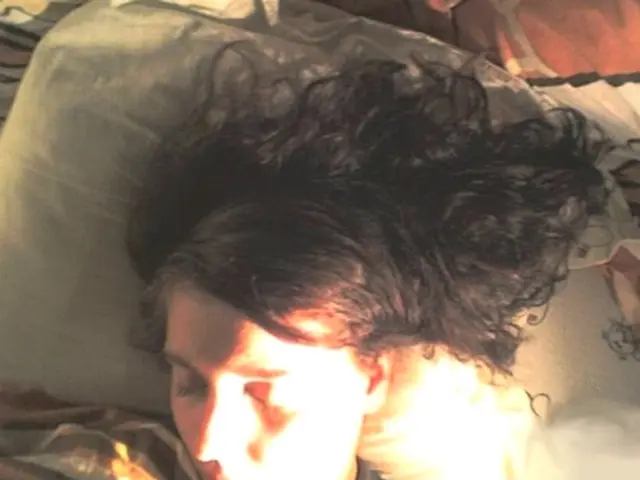 Comparing Brown and White Noise: A Guide on Choosing the Sound that Promises Deep Slumber