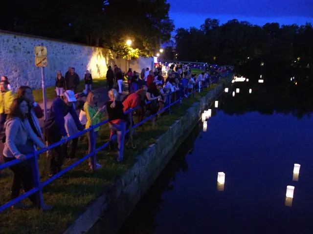 Stroll through Lackford Lakes at Night, observing biofluorescence phenomena