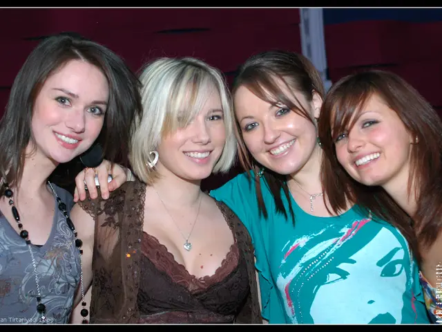 Revealed: Top Petite Clothing Brands Frequently Endorsed by a 4ft11" Editor in the Fashion Industry