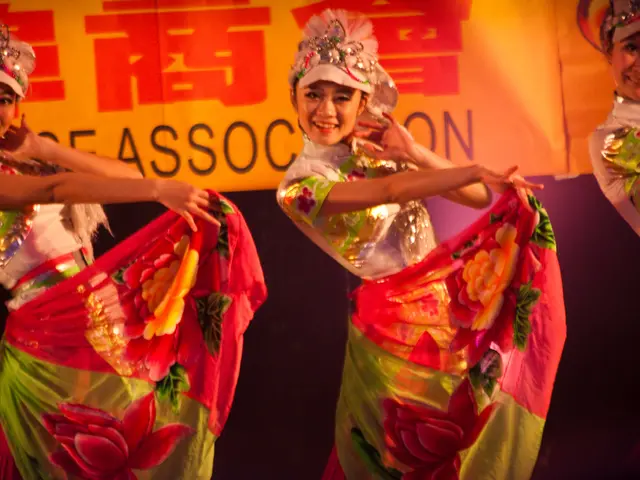 Dancing Mavericks Redefine the World Through a Series of Lectures | TAKARABUNE