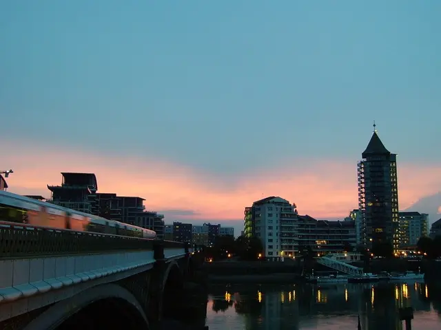 Frederick Cordes commenced his work on the overnight duty at the Oberhausen-Lirich lock.