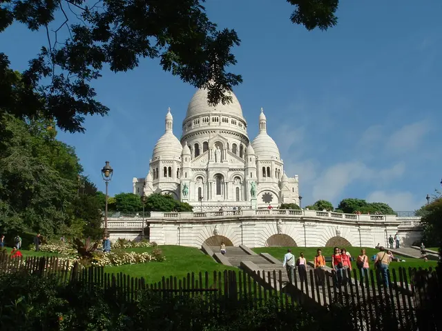 Methods for Deterring Raccoons from Your Residence and Garden