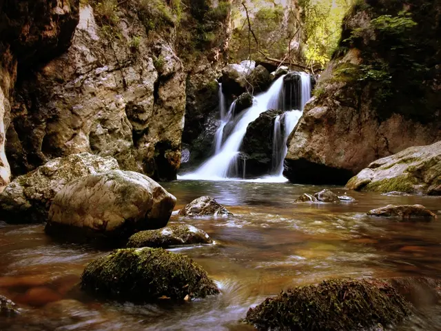 "Guide on Waterfall Painting"