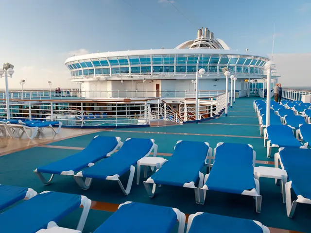 Luxury Cruise through the Sunseeker 75 Sport Yacht: Exclusive Look at a Fresh £3.2m Sportsbridge...