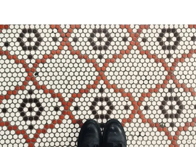 Comfortable Stroll Shoes Promote Sweat-Free Feet, Regardless of Wearing Socks or Not