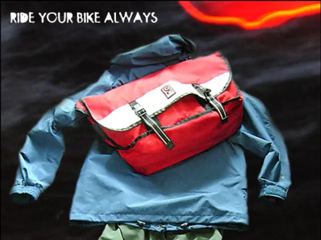 18 Items Gen Z Currently Embraces, Reminiscent of the 90s Coolness