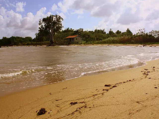 Unique chance to acquire a residential property close to renowned eateries in Cornwall, complete...